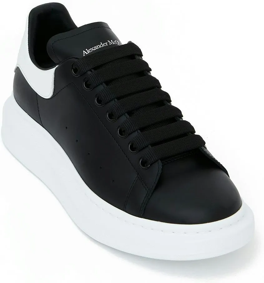 BLACK/WHITE OVERSIZED SNEAKERS