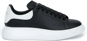 BLACK/WHITE OVERSIZED SNEAKERS