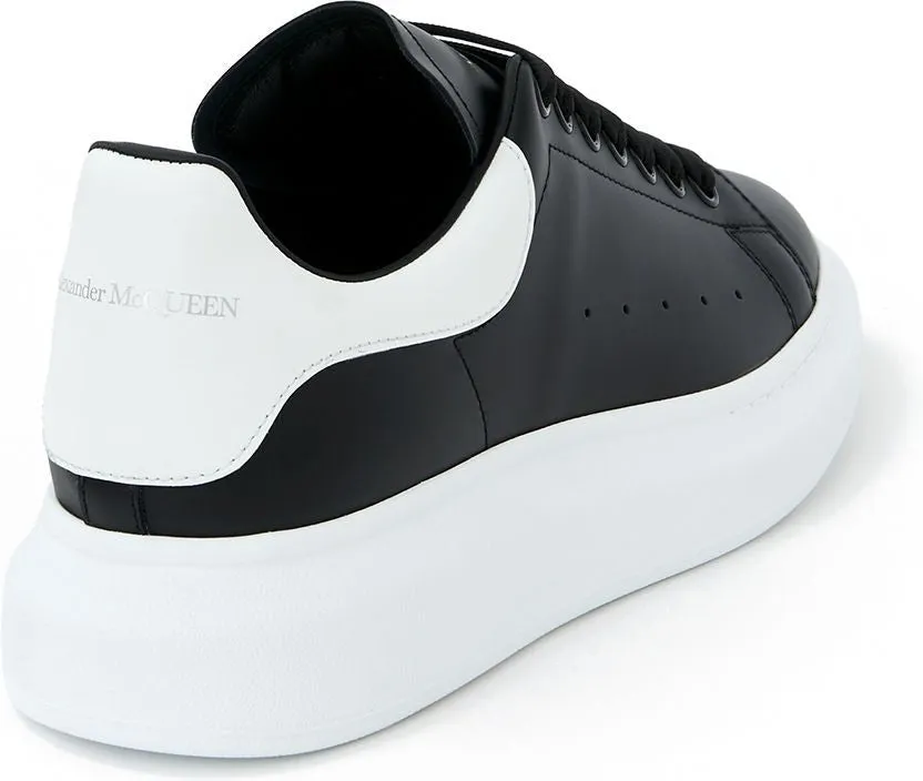 BLACK/WHITE OVERSIZED SNEAKERS