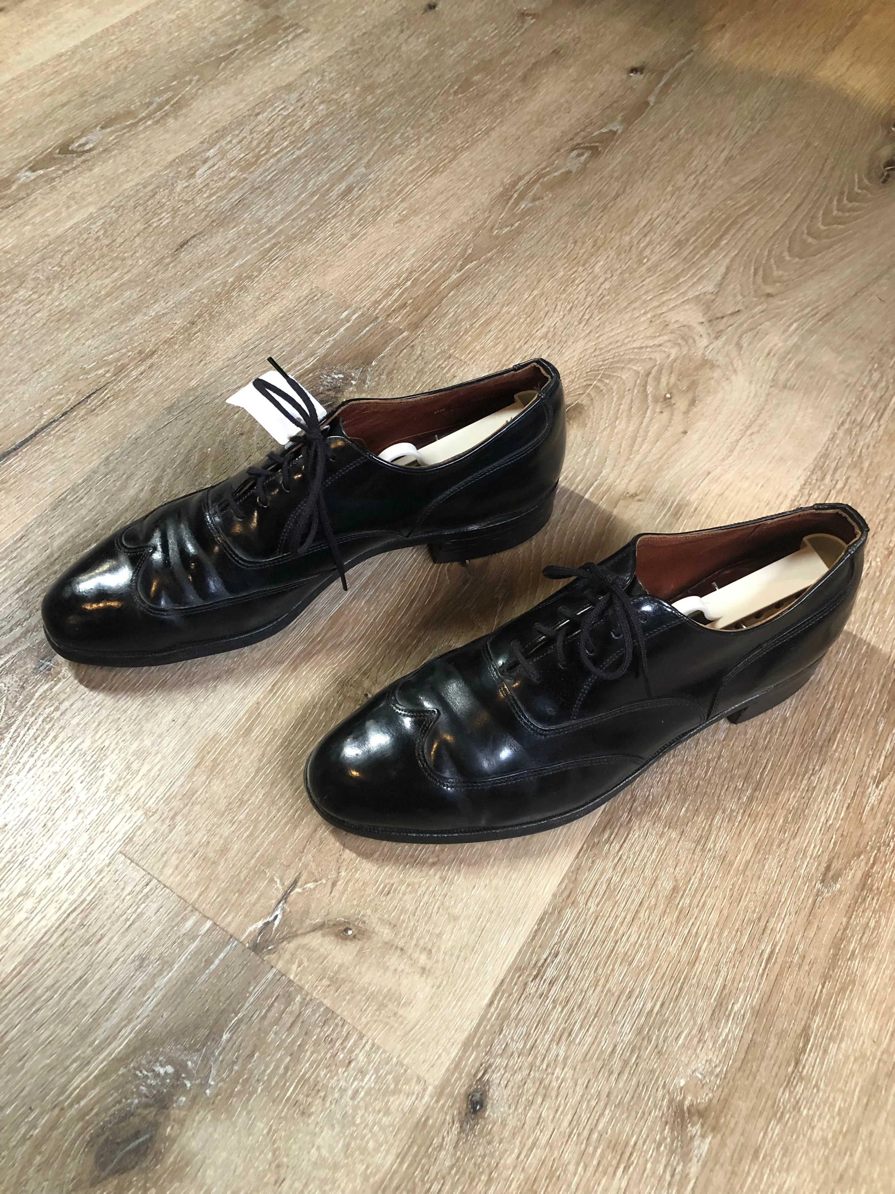 Vintage Hartt Wingtip Dress Shoe, Made in Canada, 9.5 Mens US/ 43 EUR