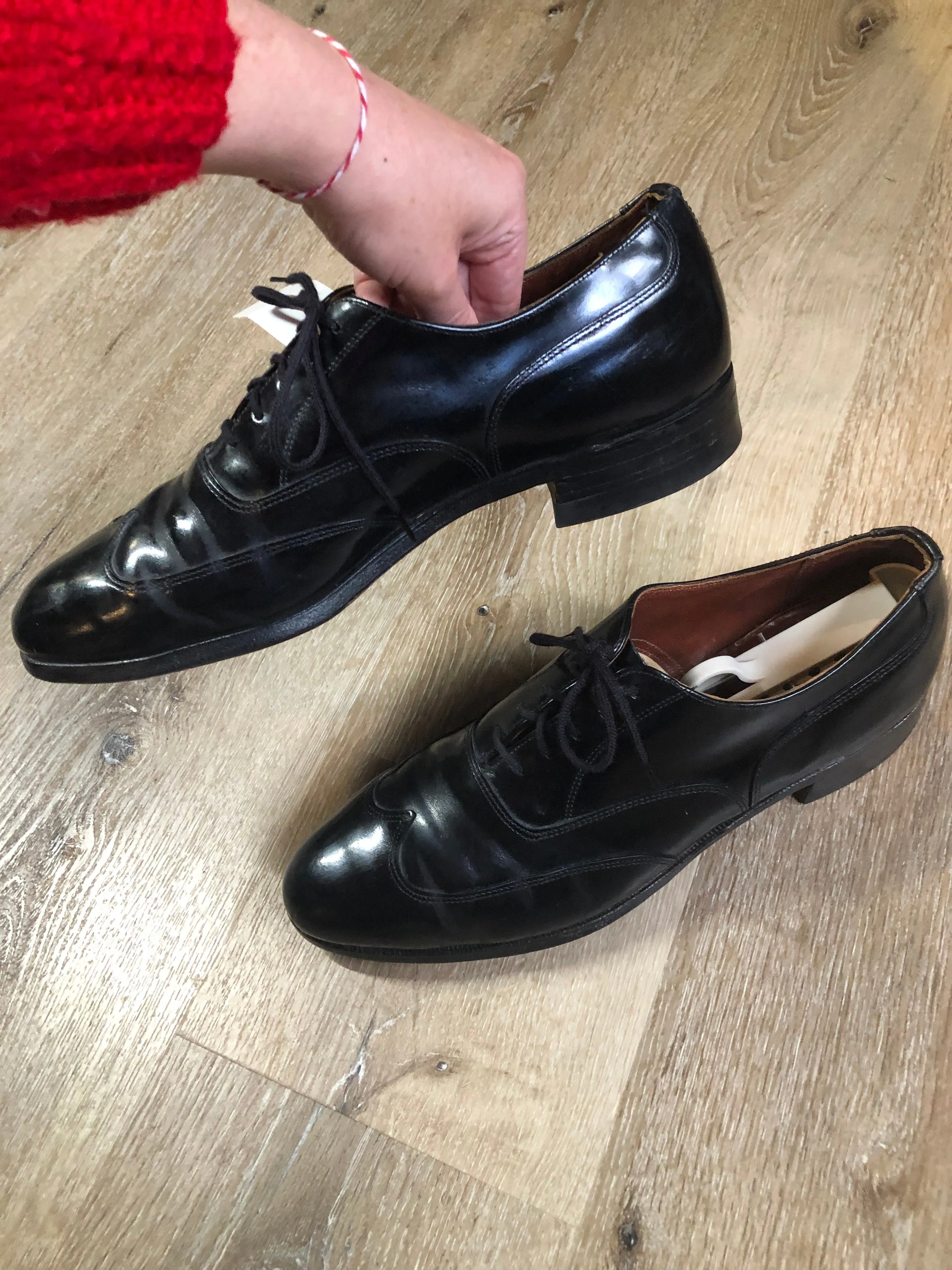 Vintage Hartt Wingtip Dress Shoe, Made in Canada, 9.5 Mens US/ 43 EUR